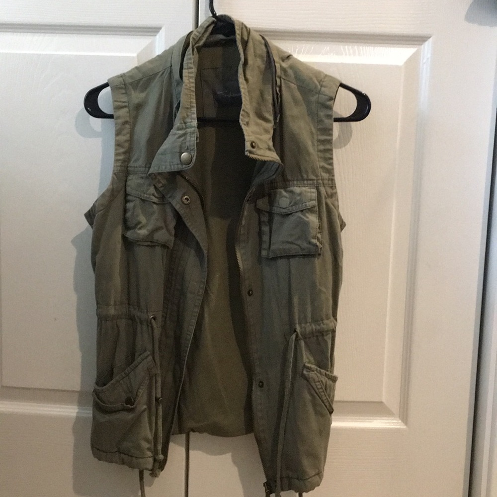 Light weight vest